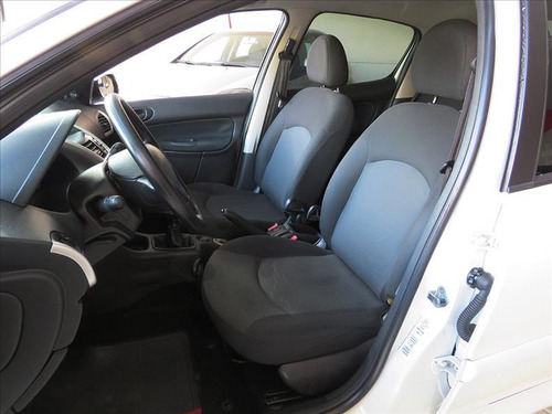 Imagem 4 de 10 de Peugeot 207 1.4 Active 8v Flex 4p Manual 2014