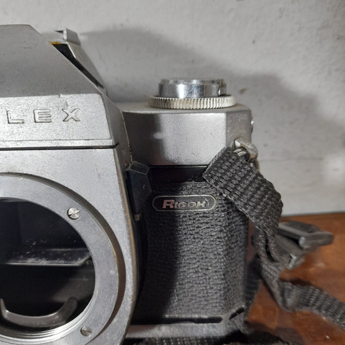 Imagem 3 de 10 de Corpo Câmera Fotográfica Ricon Singlex Tls Peças, Disparando