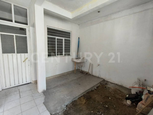 Casa En Venta Con 2departamentos Cerca Metro Ecatepec, Col Fuentes De Aragón