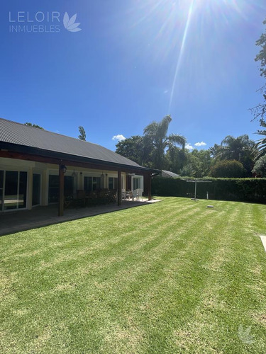 Casa En Venta 4 Amb En Parque Leloir