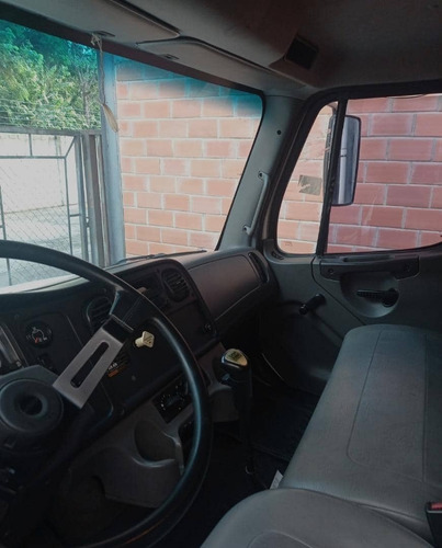 Imagen 5 de 8 de Freightliner M2 106