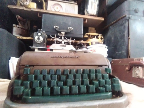Antigua Máquina De Escribir Remington. 
