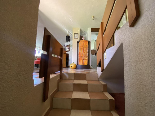 Casa En Venta En Tlalpan, Amplia,iluminada Y Con Jardín