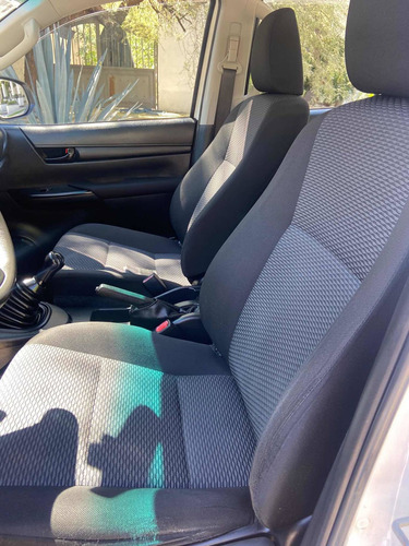 Imagen 10 de 14 de Toyota Hilux 2017 2.7 Cabina Doble Base Mt