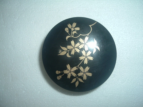 Caja Redonda Lacada Color Negro Con Posa Vasos