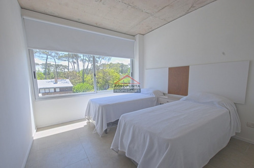Apartamento En Punta Del Este- Ref: 5398