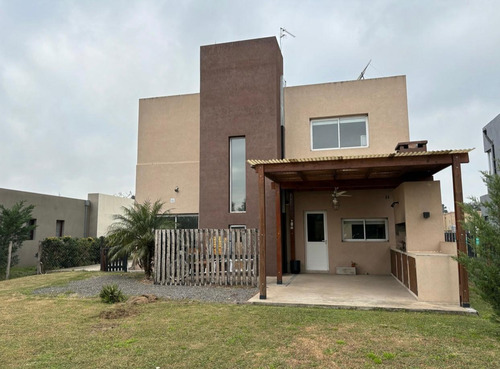Casa En 3 Dormitorios Mas Estudio San Alfonso Pilar Del Este