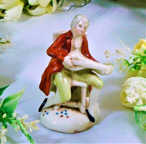 Antigua Miniatura Figurita Músico Porcelana