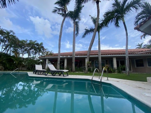 Villa En Venta En Punta Cana, Costa Bávaro, 7 Habitaciones, 