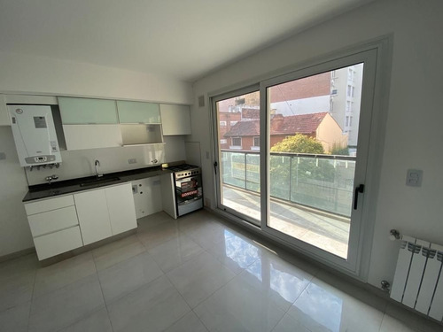 Imagen 2 de 12 de Departamento En Venta De 1 Dormitorio C/ Cochera En Pichincha