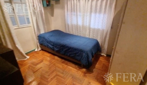 Venta De Casa De 4 Ambientes Con Cochera Y Fondo Libre En Wilde