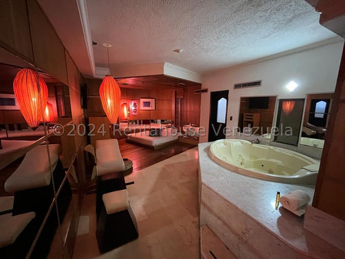 Emblemático Edificio En Venta En El Rosal Yf