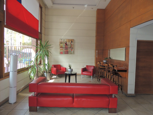Arriendo Dpto. Catedral 1582. Excelente Ubicacion Metro