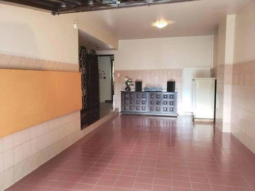 Villa Devoto - Venta Chalet En 2 Plantas, Garage