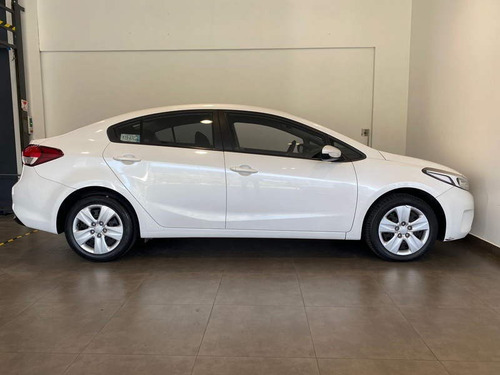Imagen 6 de 14 de Kia Forte Lx T/m 4 Puertas