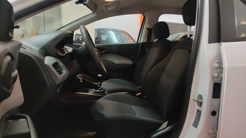 Imagen 10 de 12 de Chevrolet Onix 2019 1.4 Joy Ls