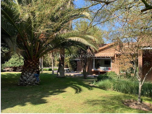 Casa En Venta De 4 Dorm. En Colina