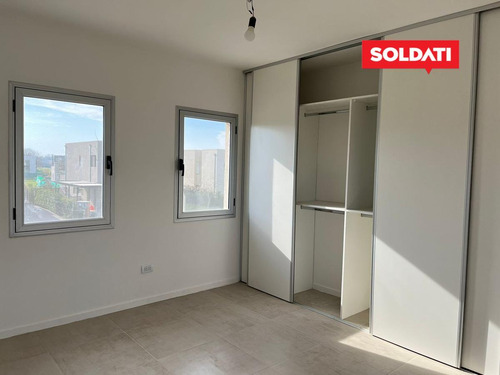 Venta 3 Cuartos Y Escritorio. Pileta, Parrilla, Piscina.
