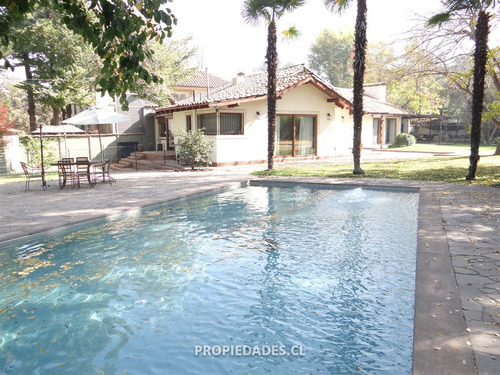 Casa En Venta De 4 Dorm. En Las Condes