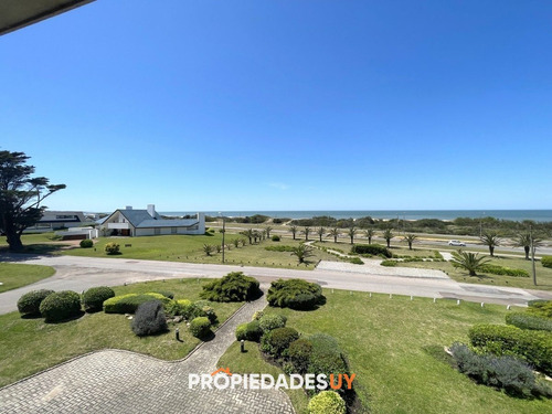 Excelente Precio, Dpto. En Primera Linea De Playa Brava - 3 Dorm. + Dependencia