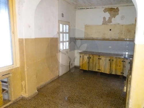 Imagen 7 de 12 de Excelente Oportunidad Venta De Tres Locales Con Casa 3 Dormitorios, Estrategica Ubicacion Frente A La Terminal De Omnibus De La Plata Ubicacion