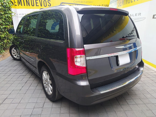 Imagen 3 de 15 de Chrysler Town & Country 2016 3.6 Touring Piel At