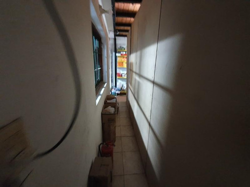 Imagen 8 de 8 de Galpón Con Terreno Libre Y Oficinas, 9 De Julio Y Liniers !