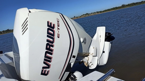 Imagen 5 de 15 de Lancha Bermuda Twenty C Evinrude 200 Hp