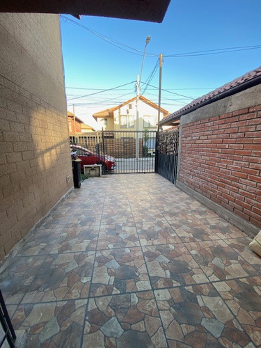 Casa De 2 Pisos 3d Y 2 Baños En Excelente Estado