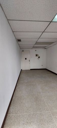 Imagen 2 de 13 de Oficina En Venta Urb. La Campiña C-19402