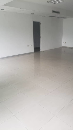 Imagen 12 de 14 de Oficina En Urb. Las Quintas, C.c Cristal - Naguanagua