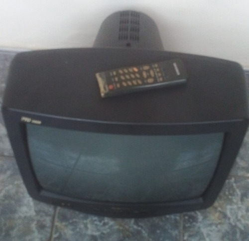Imagen 2 de 5 de Televisor Samsung Con Control Remoto Negro