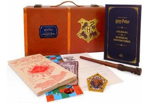 Libro Harry Potter: Hogwarts Trunk Collectible Set