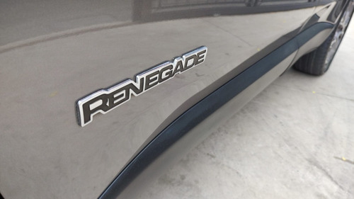 Imagem 2 de 13 de Renegade