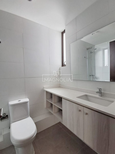 Casa En Venta De 3 Dorm. 4 Baños Más Escritorio, En Concón