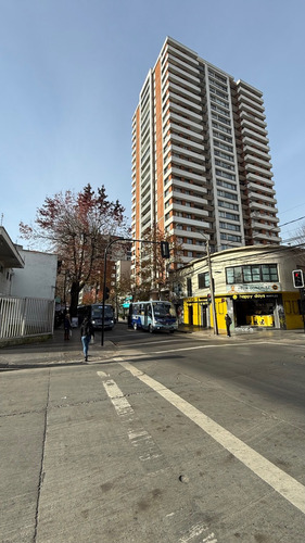 Dpto. Un Dormitorio A 1 Cuadra De Tribunales.-