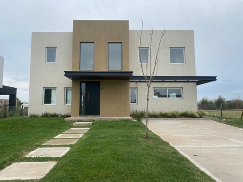 Casa En Venta En Puertos Del Lago - Ceibos 