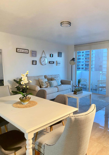 Imagen 1 de 14 de Hermoso 2 Dorm- Pavilion- Collins Ave Y 56 St. Midbeach
