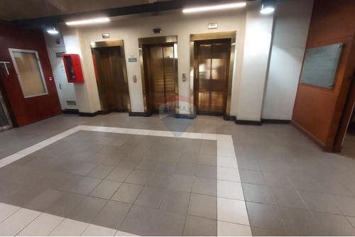Rebajado !! Oficinas En Agustinas Con Bandera