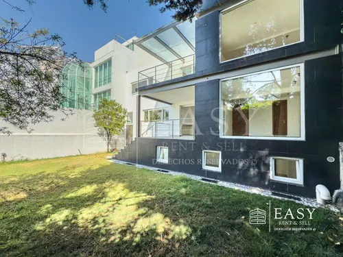 Casa De Lujo En Lomas Con Uso Mixto Y Jardín