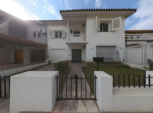 Casa En Venta De 3 Dormitorios - Garage - Jardin - En Barrio Parque Cornelio Saavedra