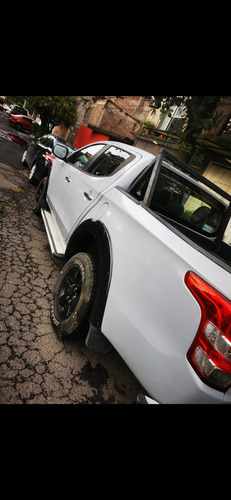Mitsubishi L200 2.4 Cabina Doble 4x2 Mt