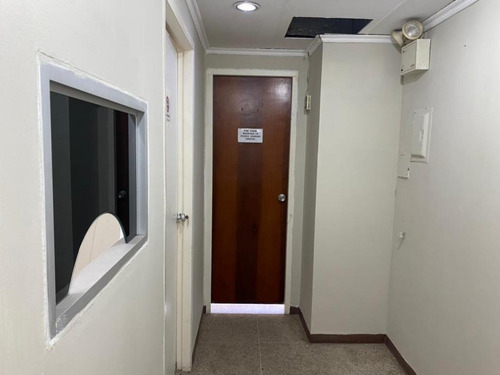 Imagen 3 de 12 de Venta De Bella Oficina Av Bolivar