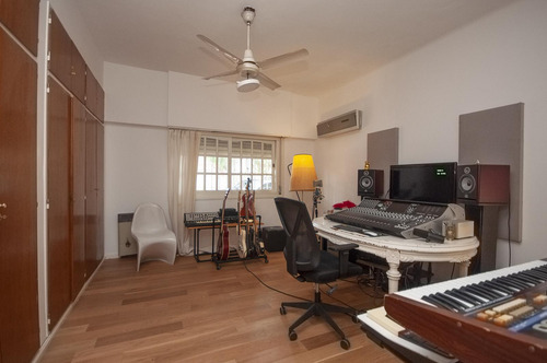 Casa De 5 Ambientes Con Pileta Y Jardín - Haedo