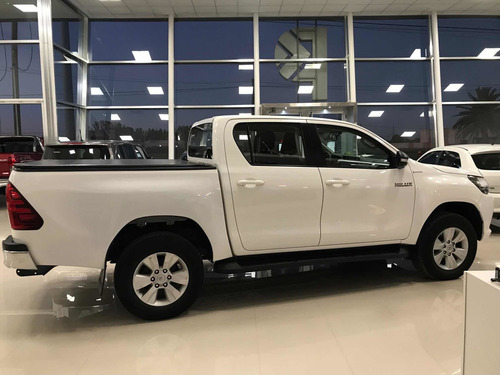 Imagen 6 de 15 de Toyota Hilux 2.4 Cd Sr 150cv 4x2 2017
