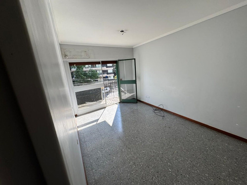 Venta Depto. 4 Amb C/dependencia. Belgrano.84 M2.