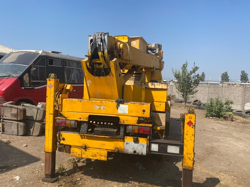 Imagen 3 de 10 de Camion Alza Hombre Isuzu Sn140