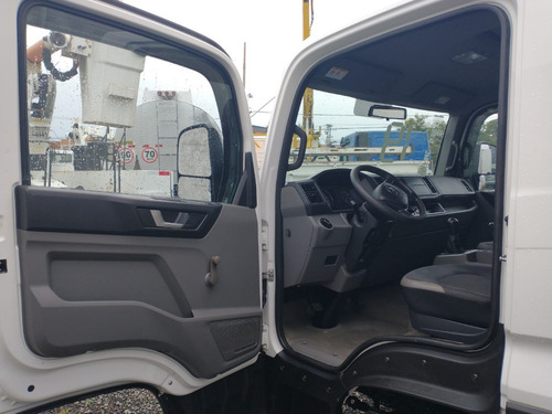 Imagem 11 de 14 de Volkswagen Express Ano 2019 Baú Carga Seca Facchini