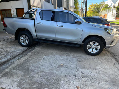 Imagen 7 de 15 de Toyata Hilux Srv 4x2 2.8 Tdi 2018