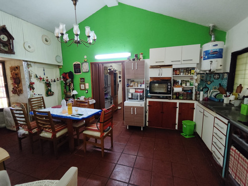 Amplio Chalet 4 Ambientes Con Cochera Y Patio!!!